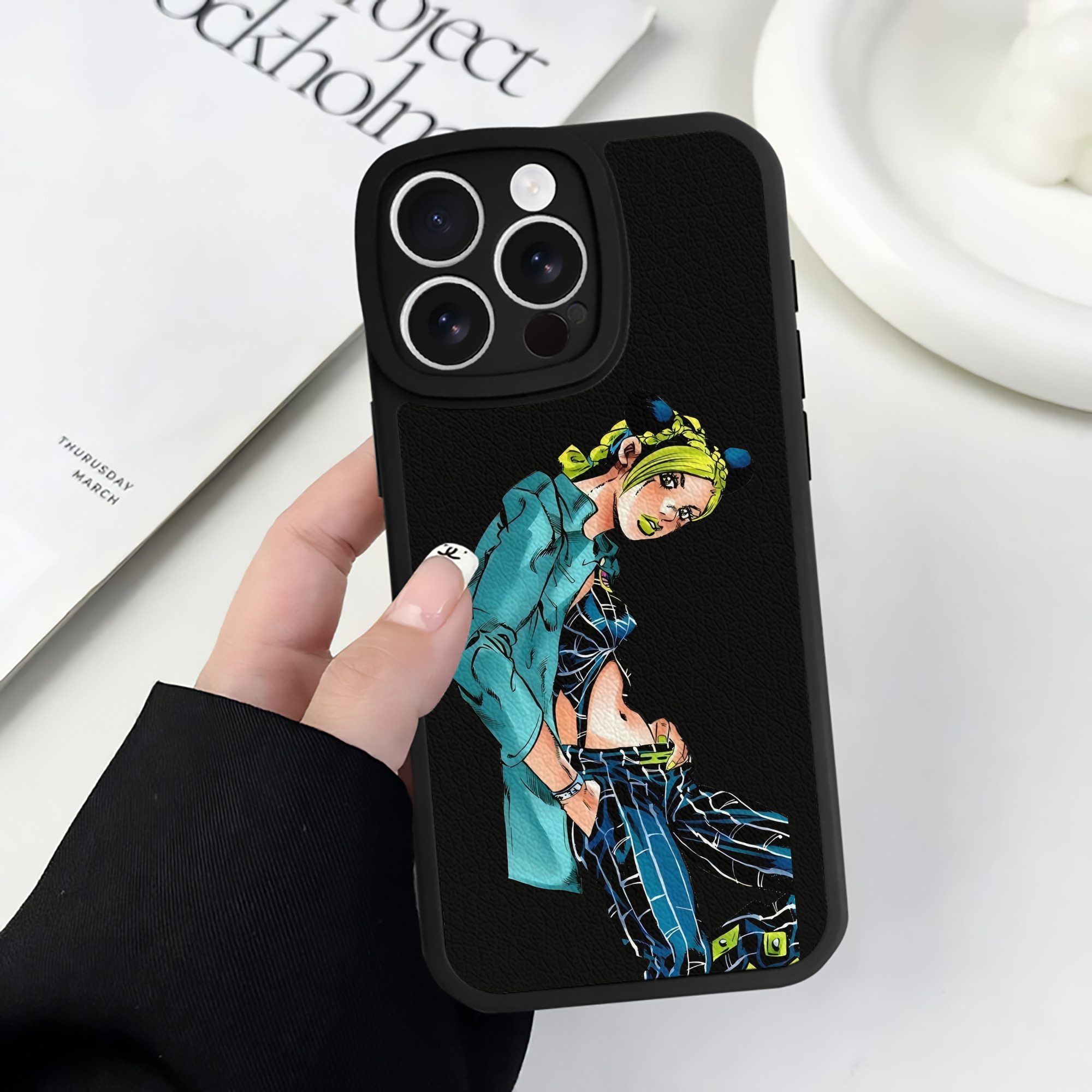 （画像用） "ジョジョの奇妙な冒険 くうじょう ジョリーン JoJo's Bizarre Adventure Jolyne Cujoh " 【iPhone 16シリーズ対応】シリコンスマホケース（レザー調） 材質：シリコン